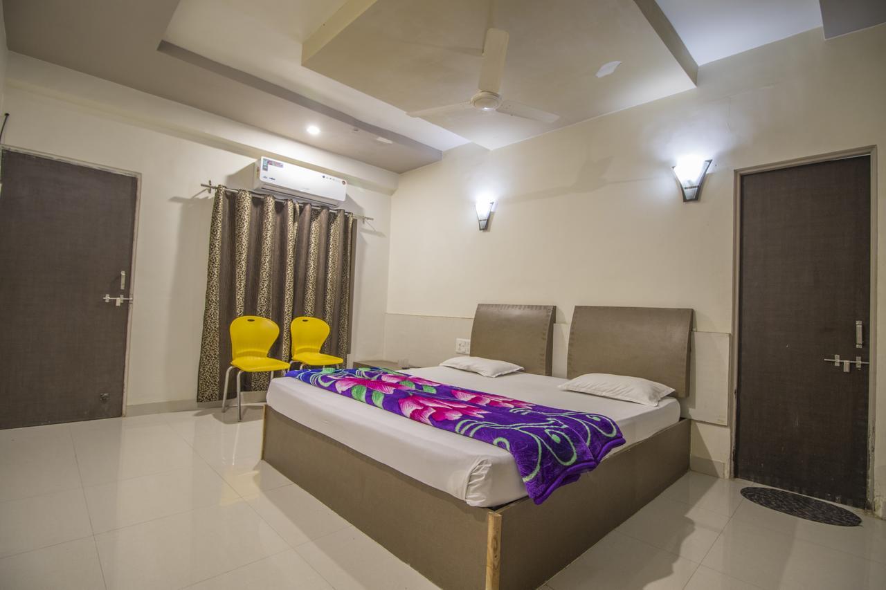 约吉拉赫宫殿酒店 Shegaon 外观 照片